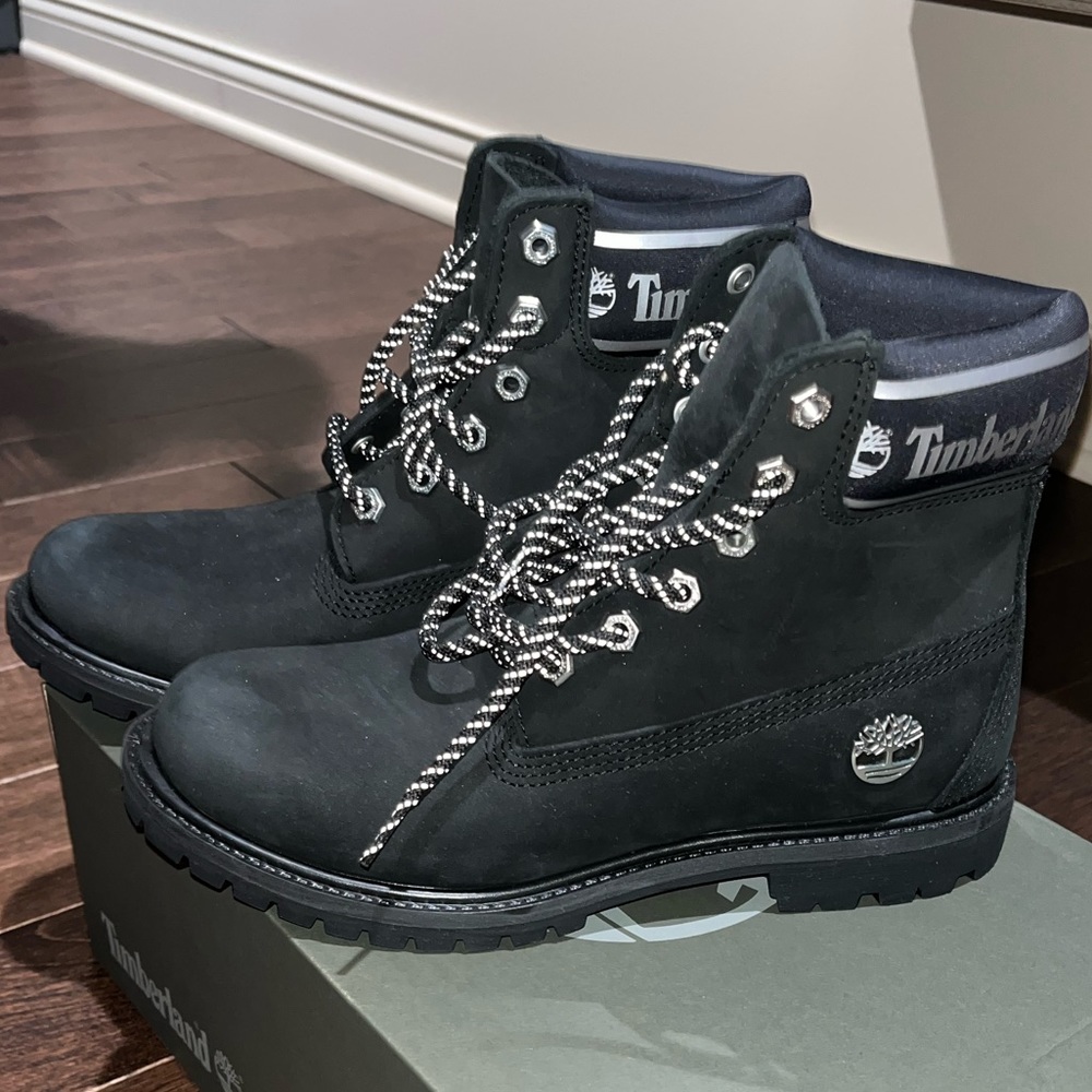 Brand new, never worn size 7.5 timberland boots
